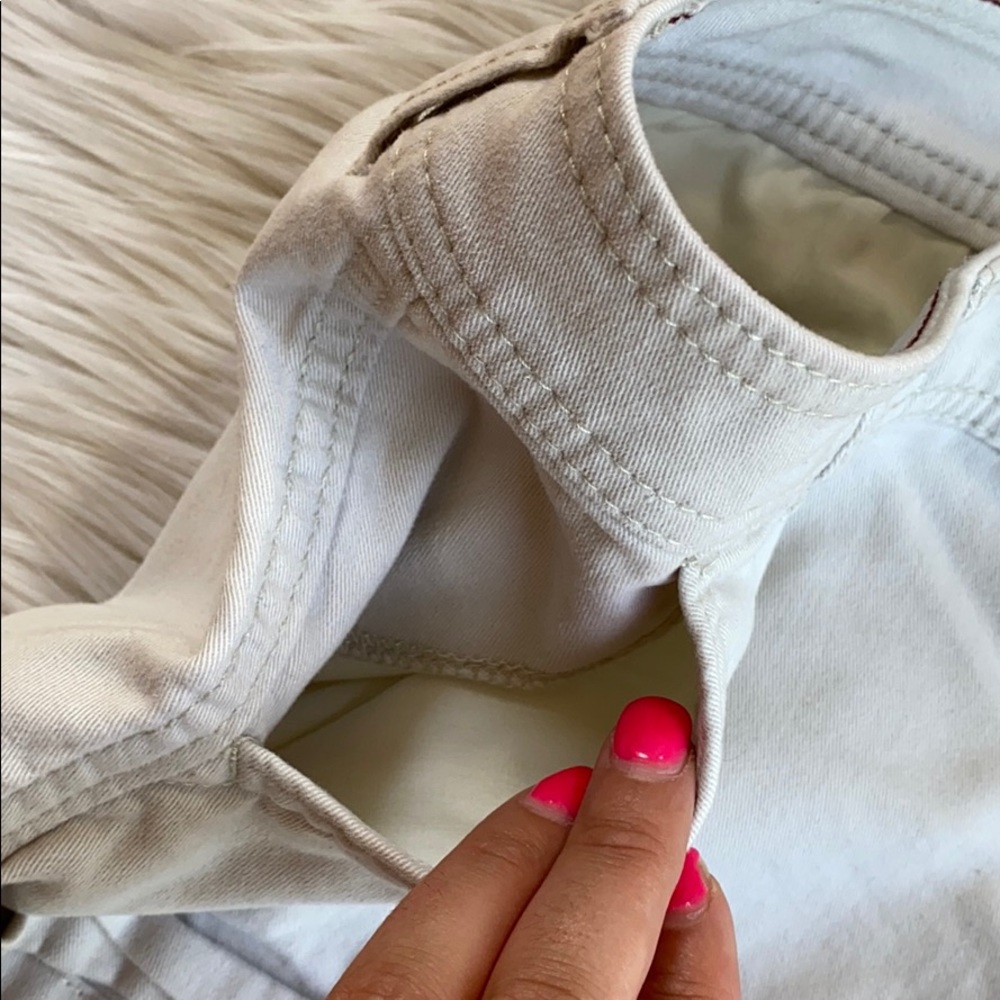 Hollister cream shorts - Picture 3 of 4